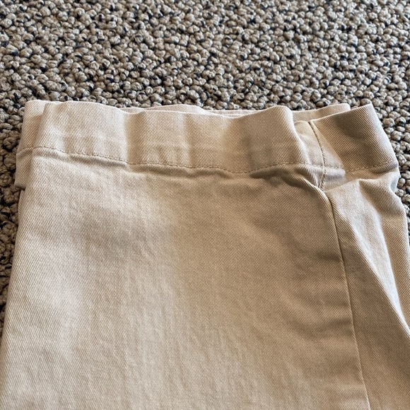 NWOT Gap Slim Fit Straight Legged Khaki Pants Size 29x30 - Picture 2 of 10